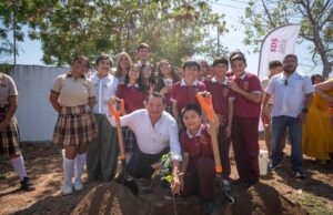 Impulsa Gobierno de Yucatán reforestación escolar con programa “Renacimiento Verde en tu Escuela”
