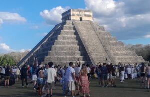 Cumple Kukulkán a la tierra del Mayab… y el mundo se detiene a mirar