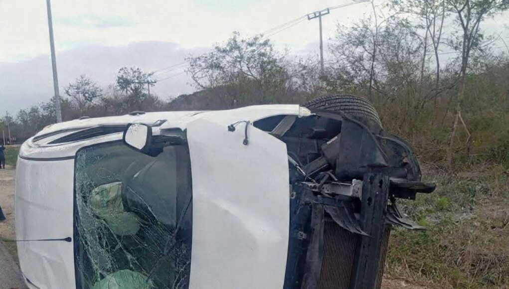 DESAMOR TERMINA EN VOLCADURA: CONDUCTOR EBRIO PROVOCA CAOS EN LA MÉRIDA–PROGRESO