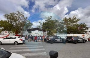 Alumna se lanza desde tercer piso de secundaria en Playa del Carmen; hospital sin luz retrasa atención