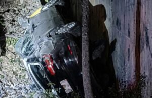 Auto cae del puente del Periférico tras presunta fuga de alcoholímetro en Mérida