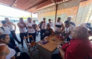 Choferes de Circuito Metropolitano mantienen paro y exigen diálogo para resolver conflicto laboral