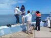 Intentó rescatar su celular del mar y terminó siendo auxiliada por cuerpos de emergencia en Campeche