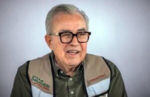 Rubén Rocha Moya acude a la FGR y niega vínculos con el crimen organizado