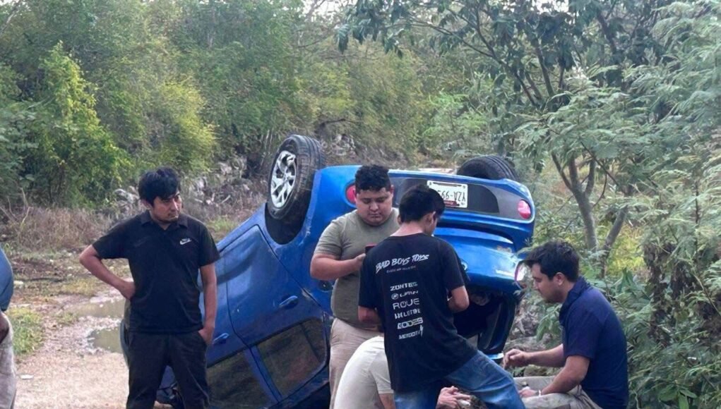 Cinturón de seguridad salva a conductor tras espectacular accidente en la Mérida–Motul