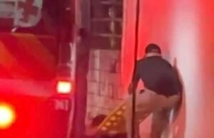 Joven de Protección Civil arriesga su vida y rescata a mujer atrapada