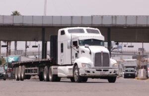 Gobierno federal lanza plan para renovar unidades de transporte de carga y pasajeros