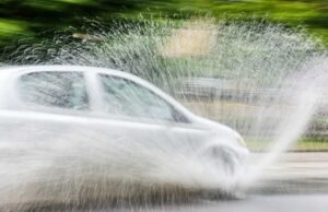 Usuarios denuncian aumento excesivo en tarifas de transporte por aplicación durante lluvias en Mérida