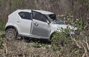 Conductora termina hospitalizada tras volcadura en la carretera Hunucmá-Tetiz