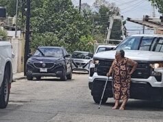 “¡No se van hasta que regrese la luz!”: abuelita enfrenta a trabajadores de CFE en Mérida