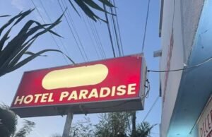 Acusan trato indigno a familia yucateca en hotel de Progreso por acudir con su mascota