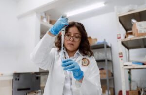 Jóvenes yucatecos conquistan competencia internacional con proyecto para combatir la contaminación por plásticos
