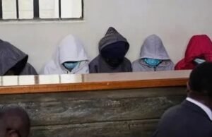 Acusan a nueve estudiantes por incendio en internado de Kenia que dejó 16 niñas muertas