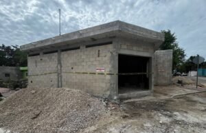 Clausuran construcción por invadir banqueta y carecer de permisos en Tizimín