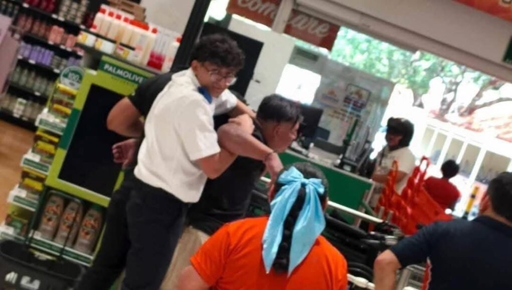 Frustran presunto robo en supermercado de Mérida; hombre fue retenido antes de escapar