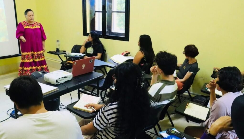 Sedeculta fortalece el talento audiovisual juvenil con taller impartido por cineasta yucateca