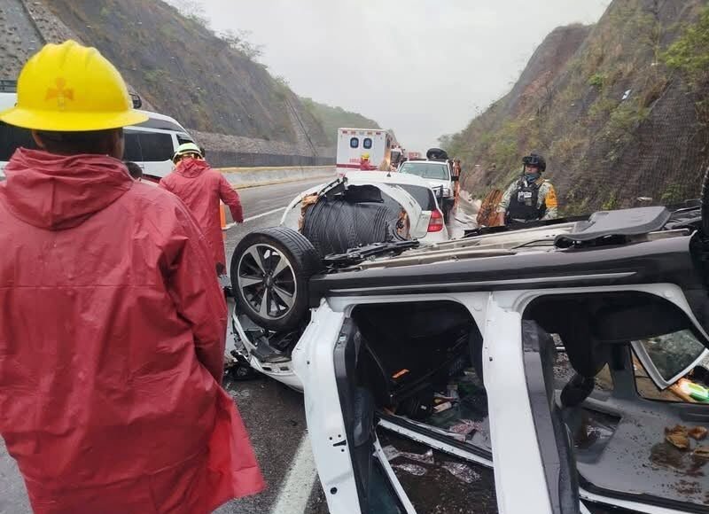 Aparatoso accidente en la Autopista del Sol deja cuatro heridos rumbo a Chilpancingo