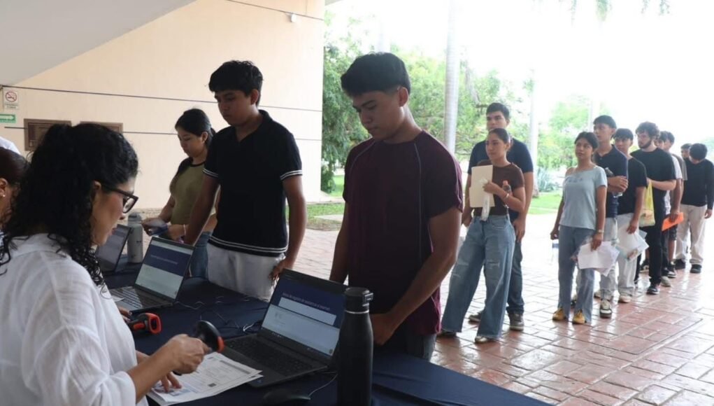 Más de 14 mil jóvenes presentan examen de ingreso a la UADY para el ciclo 2026-2027