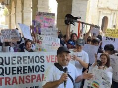 Padres de familia de la Prepa 13 de Mérida protestan por cambio de modelo educativo; acusan falta de información