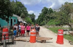 Habitantes de San José II cierran carretera en protesta por constantes fallas eléctricas