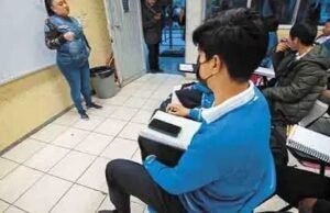 Once estados de México endurecen reglas para el uso de celulares en las escuelas
