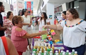 Impulsan autonomía económica de artesanas en Mérida con feria regional de mujeres de cinco estados