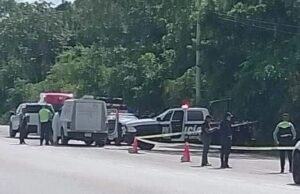 Investigan posible feminicidio tras hallazgo del cuerpo de una mujer en carretera de Quintana Roo