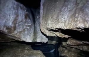 Crecida repentina del agua deja a una familia atrapada en una gruta de Puebla; continúa operativo de rescate