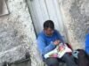 De limpiar parques a preservar tradiciones: trabajador del Ayuntamiento de Mérida conquista las redes con su bordado