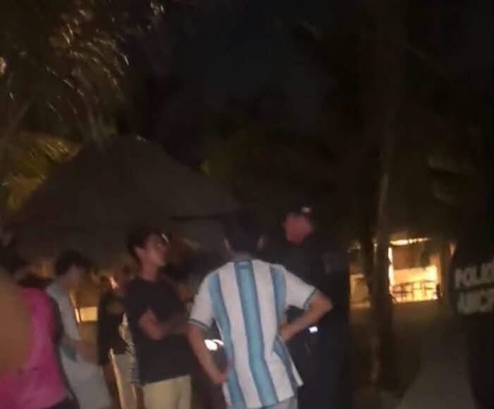 Vecinos retienen a cuatro jóvenes señalados por presuntos actos vandálicos en Chicxulub Puerto