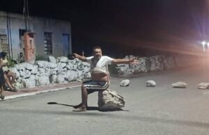 Teya protesta por prolongados apagones; vecinos bloquean calles y reclaman ausencia del alcalde