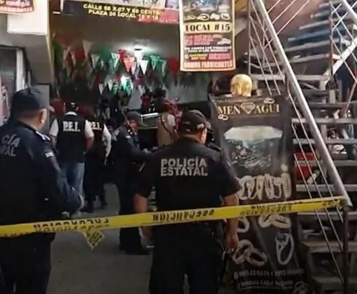 Hallan sin vida a hombre conocido como “Drácula” en plaza del Centro de Mérida