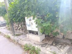 Registros telefónicos deteriorados representan riesgo para peatones en calles de Yucatán