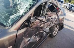 Conductor queda inconsciente tras fuerte choque contra autobús en la Mérida–Umán