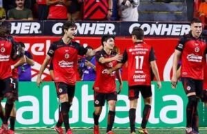 Mora brilla desde los once pasos y Tijuana se impone con autoridad a Pumas