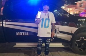 Policías de Motul encuentran celular perdido y lo entregan a su dueño