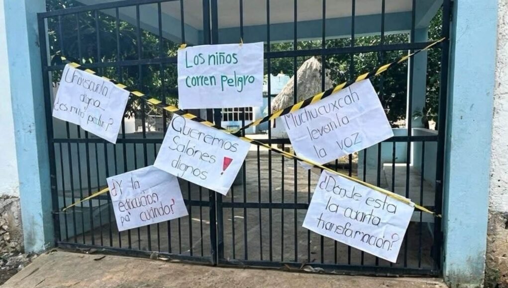 Padres toman primaria en Chankom y exigen rehabilitación antes de permitir el regreso a clases