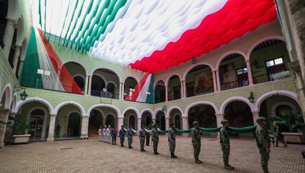 Con izamiento de la Bandera, Yucatán da inicio a las celebraciones del Mes de la Patria
