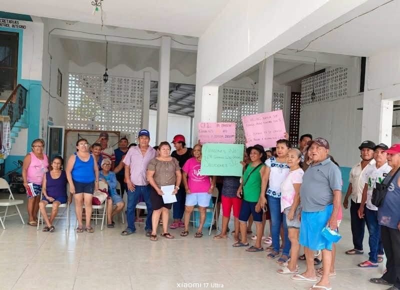VECINOS DE SUMA EXIGEN A LA CFE PONER FIN A LOS APAGONES Y DAÑOS EN SUS HOGARES