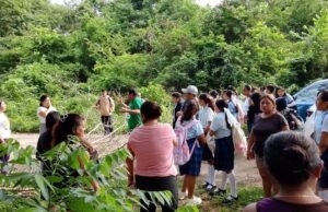 Habitantes de Tiholop cierran carretera por fallas de la CFE