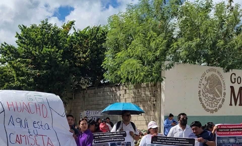 Médicos protestan frente al O’Horán; exigen recuperar sus plazas tras ser enviados fuera de Yucatán