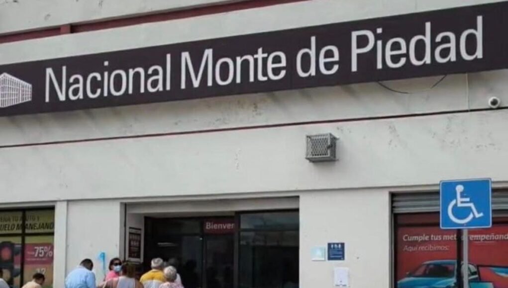 Tras un año de huelga, el Monte de Piedad reabre y recibe a decenas de clientes en Mérida
