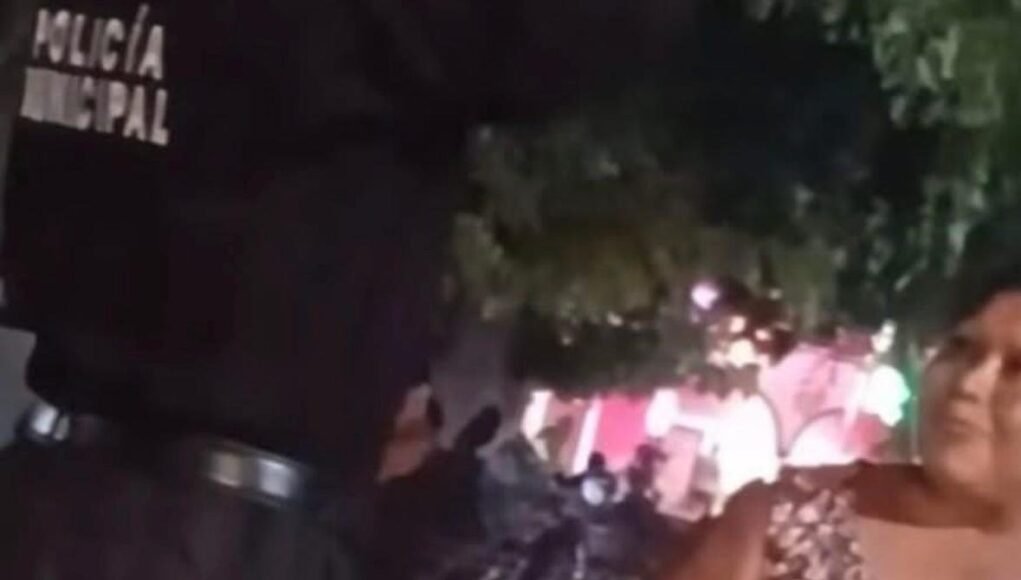 SEPARAN A POLICÍA DE UMÁN TRAS DENUNCIA POR IMPEDIR A JOVEN CON DISCAPACIDAD USAR JUEGOS PÚBLICOS