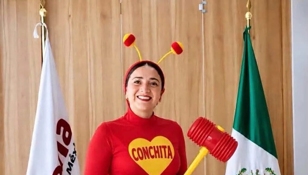 Cambio de camiseta de Conchi Ruiz sacude a Morena en Umán