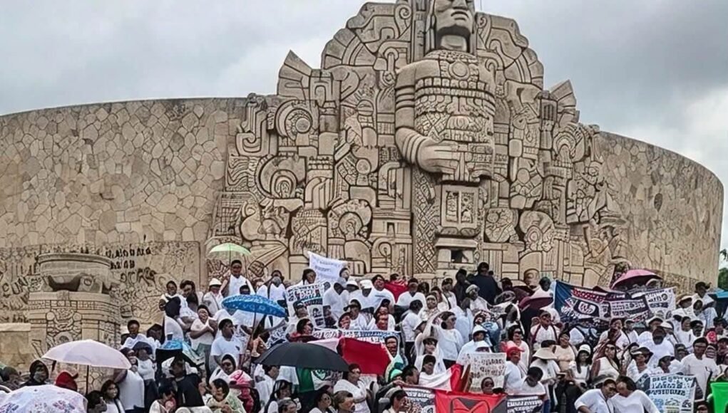 PERSONAL DEL IMSS TOMA PASEO MONTEJO PARA RECLAMAR SALARIOS DIGNOS Y MEJORES CONDICIONES DE TRABAJO