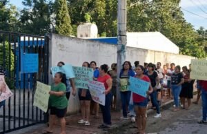 Padres cierran dos primarias en Xalau; exigen construcción de domos
